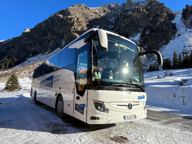 bus-im-gebirge